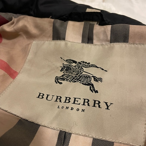 Burberry Black puffer Jacket - Picture 2 of 4